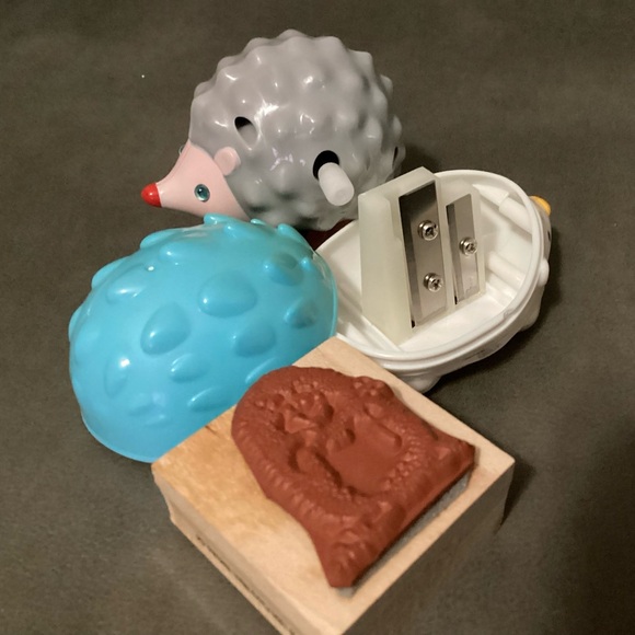 2  Vintage Hedgehog Collecters Toys, with a Rubber Stamp - Picture 3 of 7